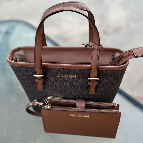 Michael Kors Bundle Bag and Wallet - Picture 2 of 7